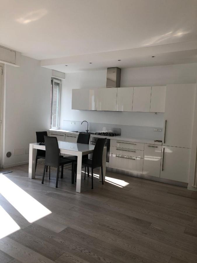 Bright & Spacious Apartment Near Navigli - Ponti Mediolan Zewnętrze zdjęcie