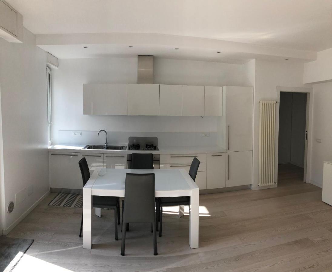 Bright & Spacious Apartment Near Navigli - Ponti Mediolan Zewnętrze zdjęcie